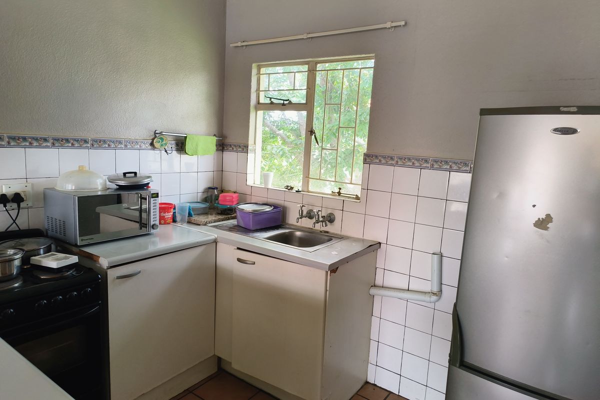 Three Bedroom Apartment For Sale in Kannoniers Park a perfect Investment opportunity - Photo 5