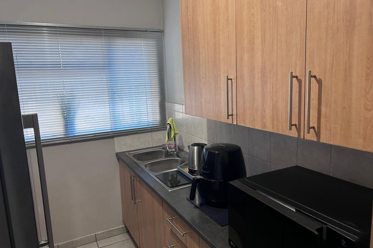 Two Bedroom Apartment for Sale a perfect for family or Investment opportunity, on the first floor - Photo 4