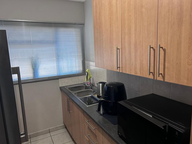 Two Bedroom Apartment for Sale a perfect for family or Investment opportunity, on the first floor - Photo 4