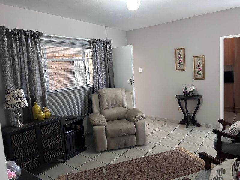 Two Bedroom Apartment for Sale a perfect for family or Investment opportunity, on the first floor - Photo 7