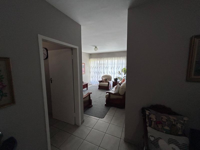 Two Bedroom Apartment for Sale a perfect for family or Investment opportunity, on the first floor - Photo 8