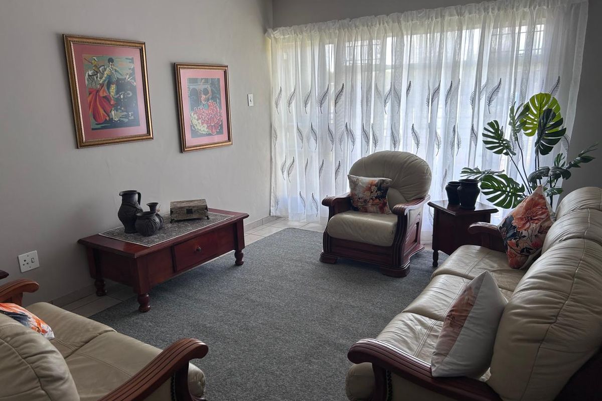 Two Bedroom Apartment for Sale a perfect for family or Investment opportunity, on the first floor - Photo 2
