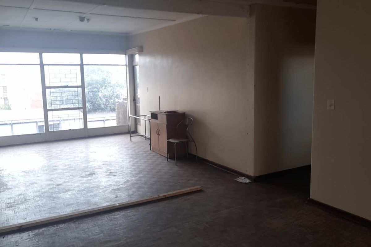 Flat at R5,350 - Photo 2