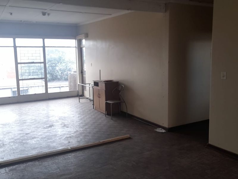 Flat at R5,350 - Photo 2