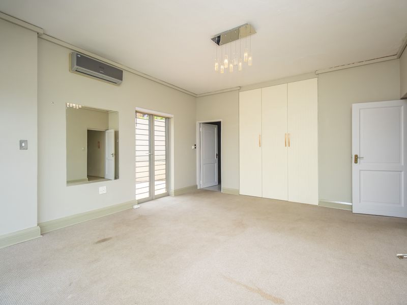 Luxury 4-Bedroom Apartment with 3 Full Bathrooms & Panoramic Sandton Views - Photo 9