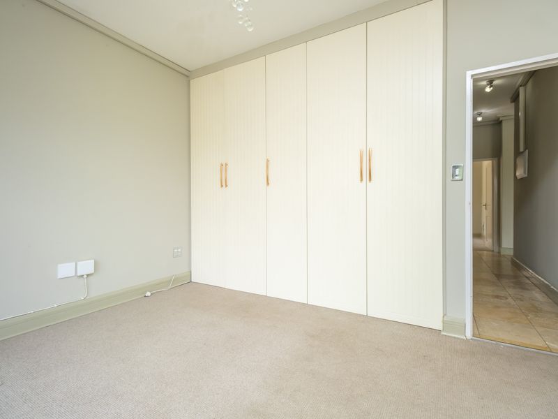 Luxury 4-Bedroom Apartment with 3 Full Bathrooms & Panoramic Sandton Views - Photo 7