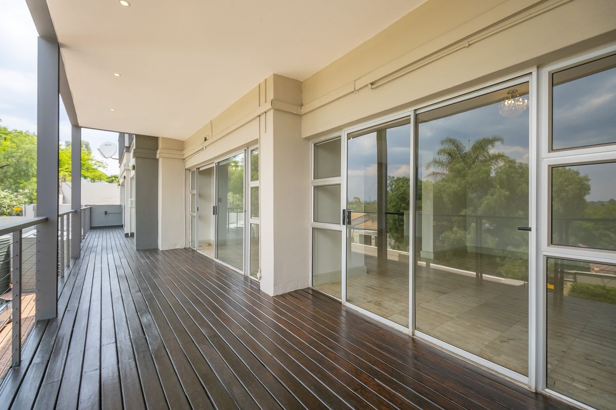 Luxury 4-Bedroom Apartment with 3 Full Bathrooms & Panoramic Sandton Views - Photo 2