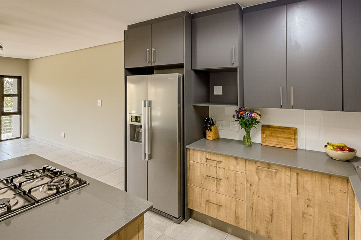 Stunning 2-bedroom apartment for sale in a prime location, perfect for modern living and investment - Photo 2