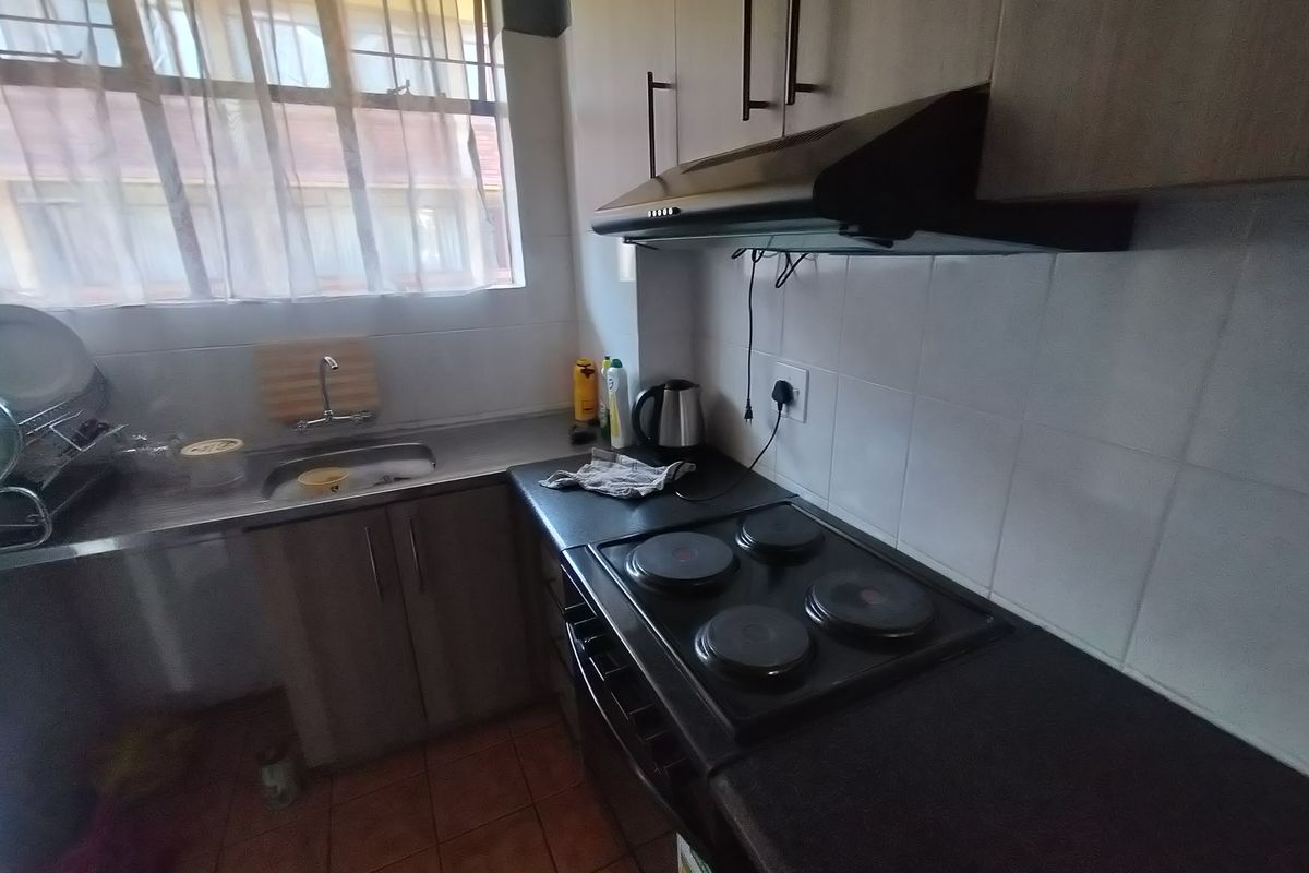 Ideal Starter Home or Investment in a Well-Maintained Complex - Photo 5