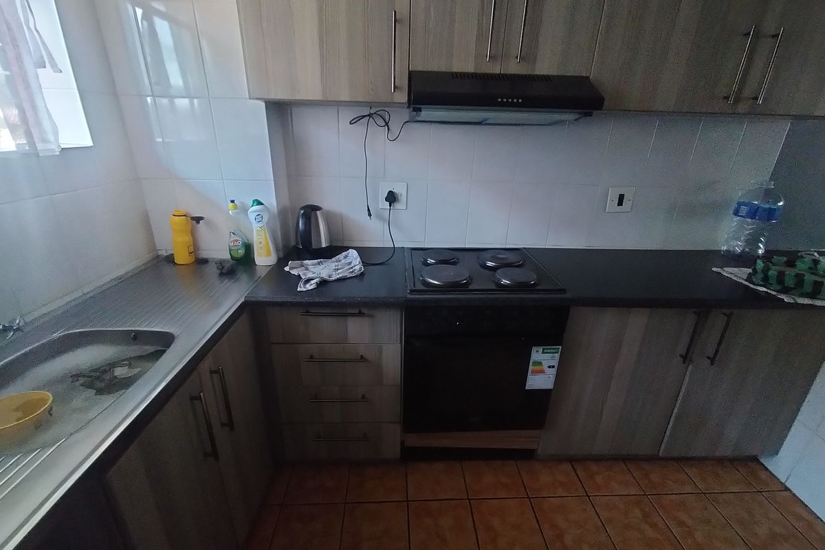 Ideal Starter Home or Investment in a Well-Maintained Complex - Photo 4