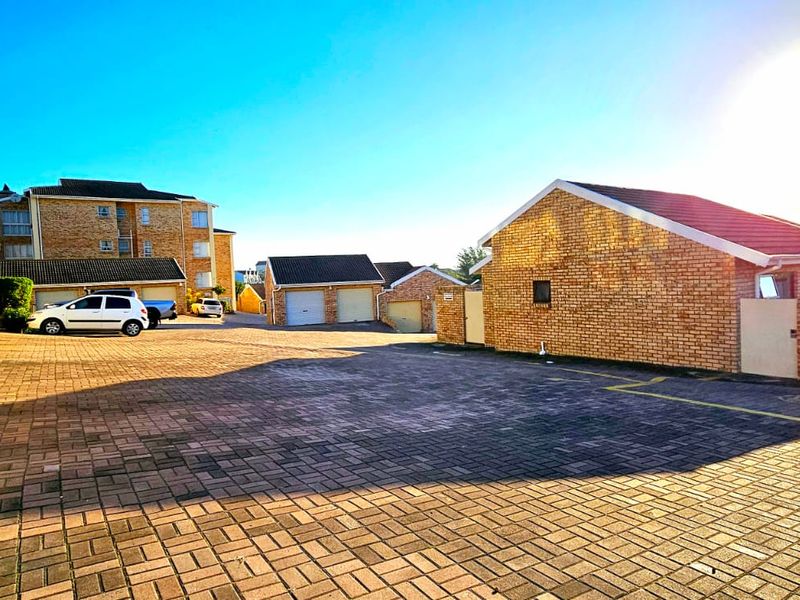 ONCE-IN-A-LIFETIME SEA-VIEW BARGAIN IN SECURE COMPLEX – Aston Bay, Jeffreys Bay - Photo 4
