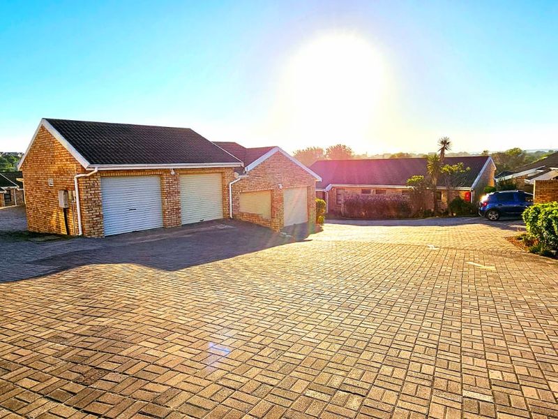 ONCE-IN-A-LIFETIME SEA-VIEW BARGAIN IN SECURE COMPLEX – Aston Bay, Jeffreys Bay - Photo 2