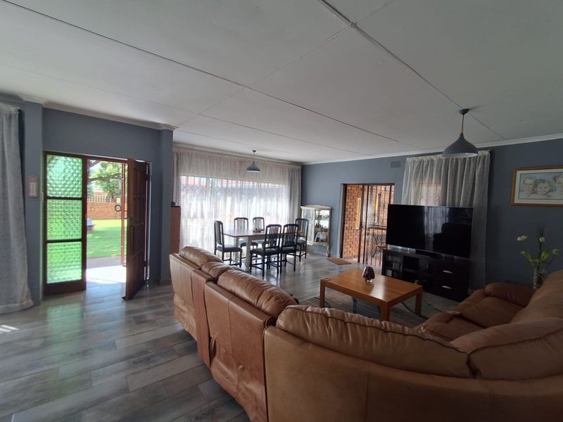 3 Bedroom House for Sale in Visagie Park Nigel R2 300 000 - Photo 2