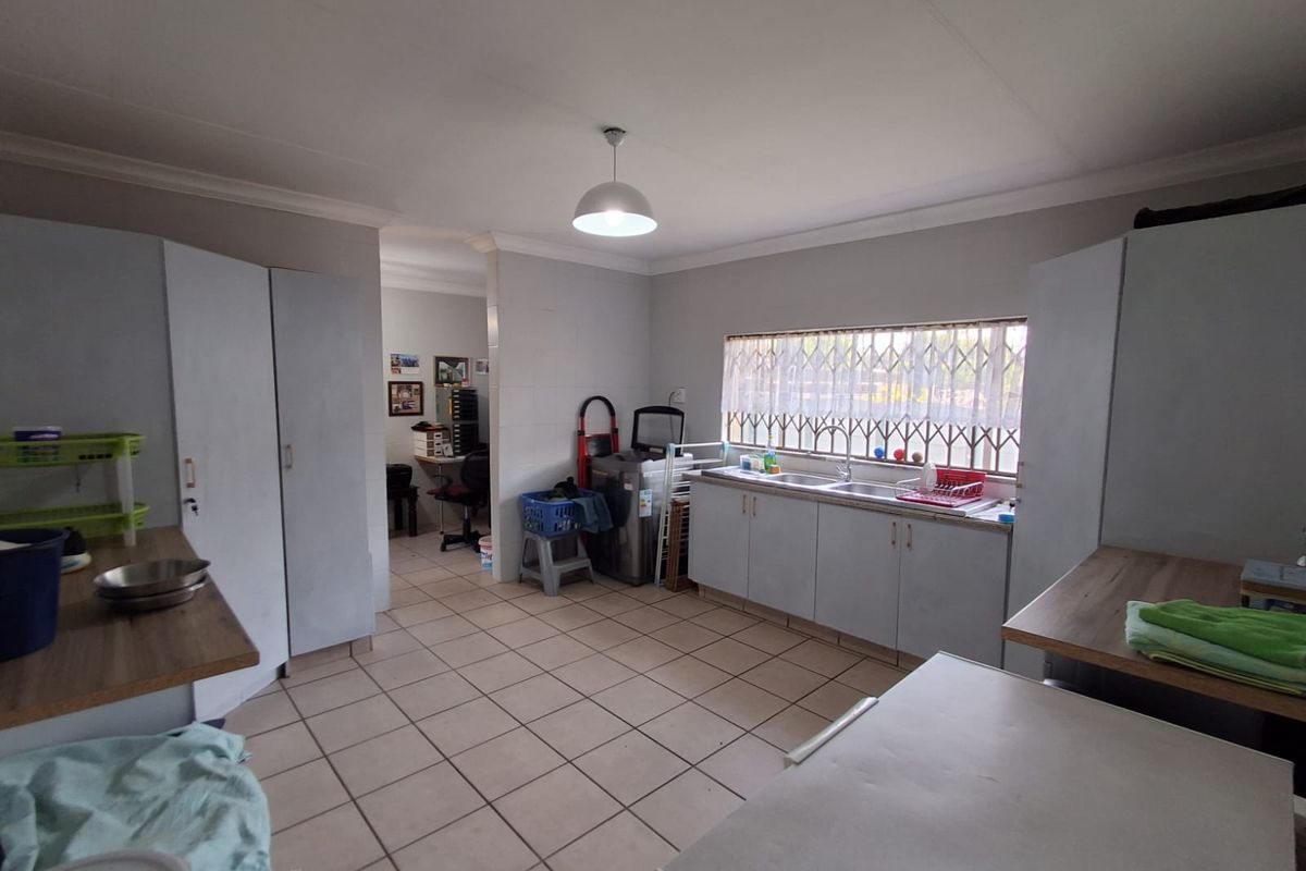 3 Bedroom House for Sale in Visagie Park Nigel R2 300 000 - Photo 4