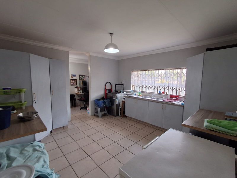 3 Bedroom House for Sale in Visagie Park Nigel R2 300 000 - Photo 4