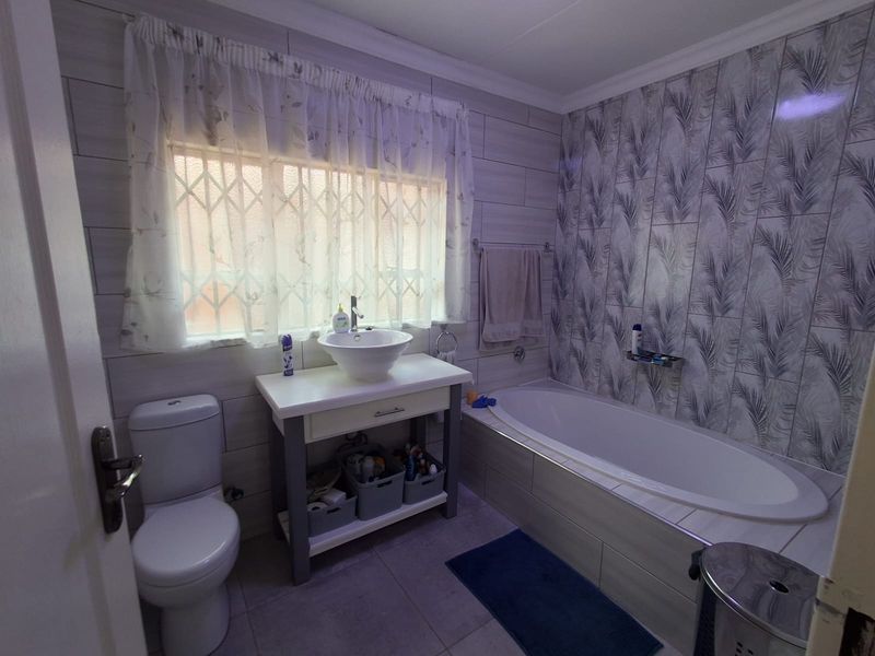 3 Bedroom House for Sale in Visagie Park Nigel R2 300 000 - Photo 6