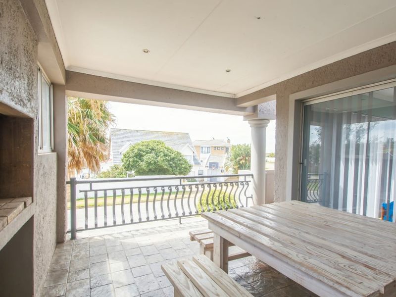 Perfectly Positioned for a Seaside Lifestyle! - Photo 6