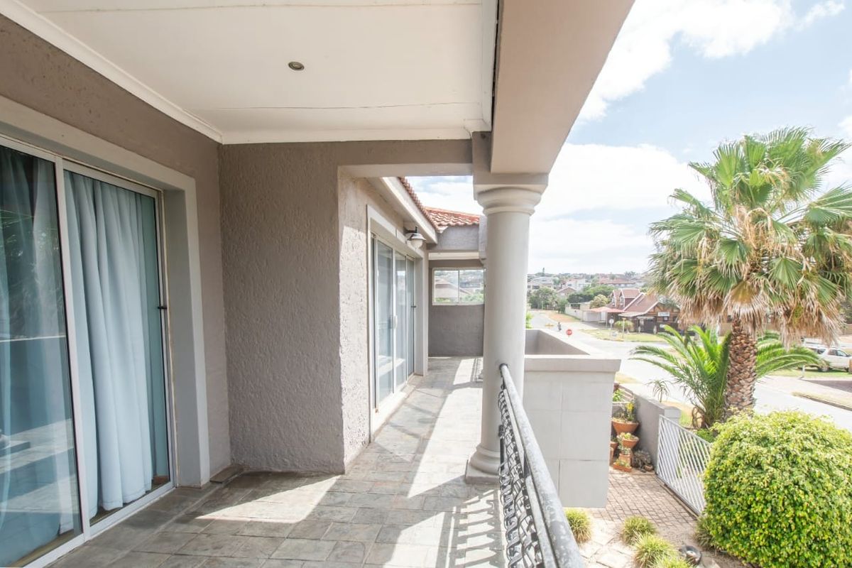 Perfectly Positioned for a Seaside Lifestyle! - Photo 5