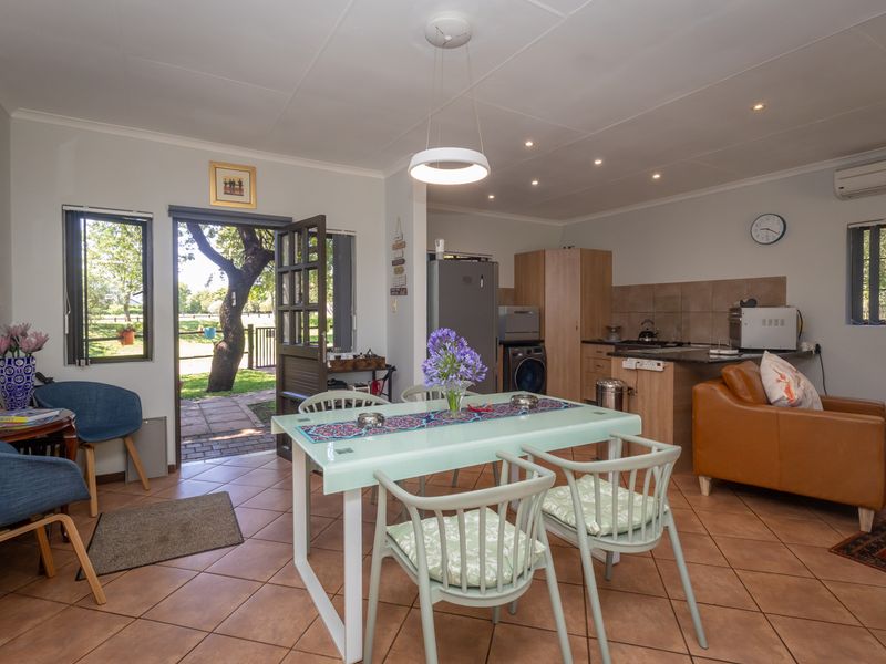 Stylish and Pristine Townhouse Designed for Easy Living - Photo 5