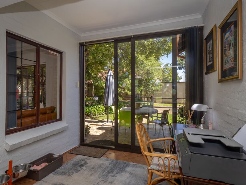 Stylish and Pristine Townhouse Designed for Easy Living - Photo 10