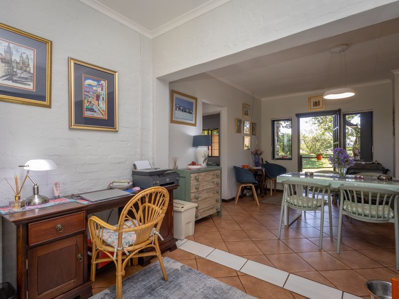 Stylish and Pristine Townhouse Designed for Easy Living - Photo 9