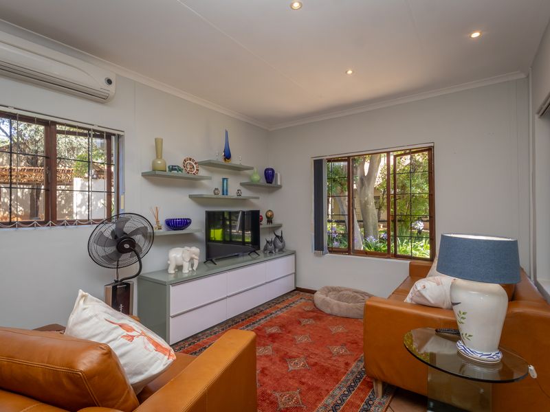 Stylish and Pristine Townhouse Designed for Easy Living - Photo 7