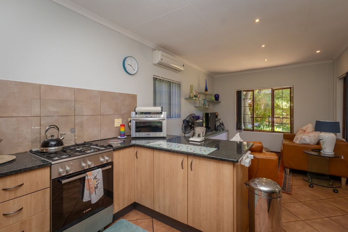 Stylish and Pristine Townhouse Designed for Easy Living - Photo 2