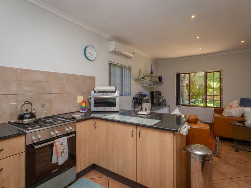 Stylish and Pristine Townhouse Designed for Easy Living - Photo 2