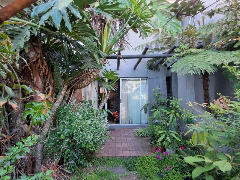 Renovator’s Dream in Beacon Bay - Photo 2