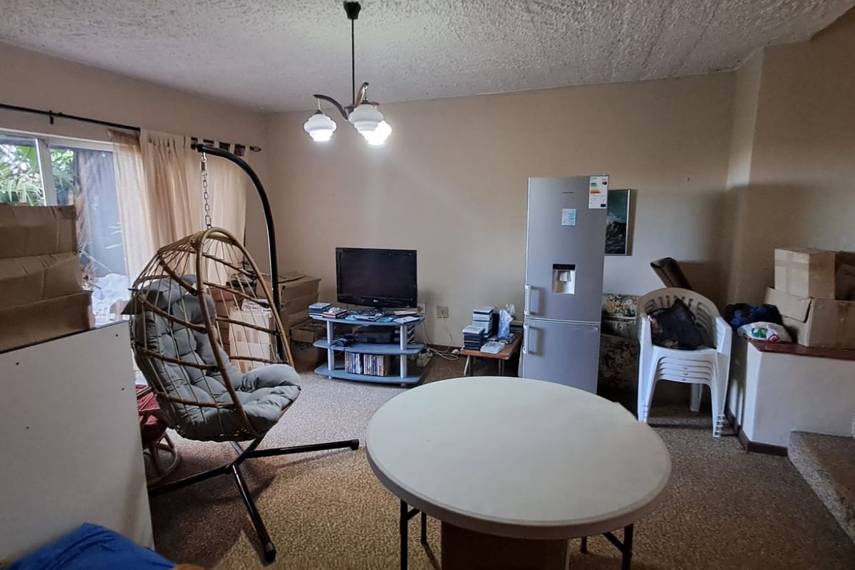 Renovator’s Dream in Beacon Bay - Photo 4