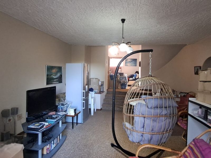 Renovator’s Dream in Beacon Bay - Photo 6