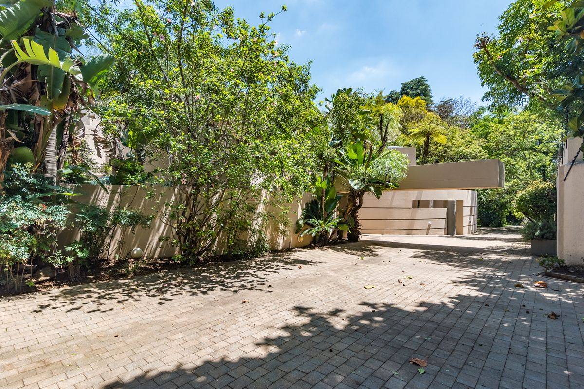 Bryanston Residence Designed for Exceptional Living. - Photo 2