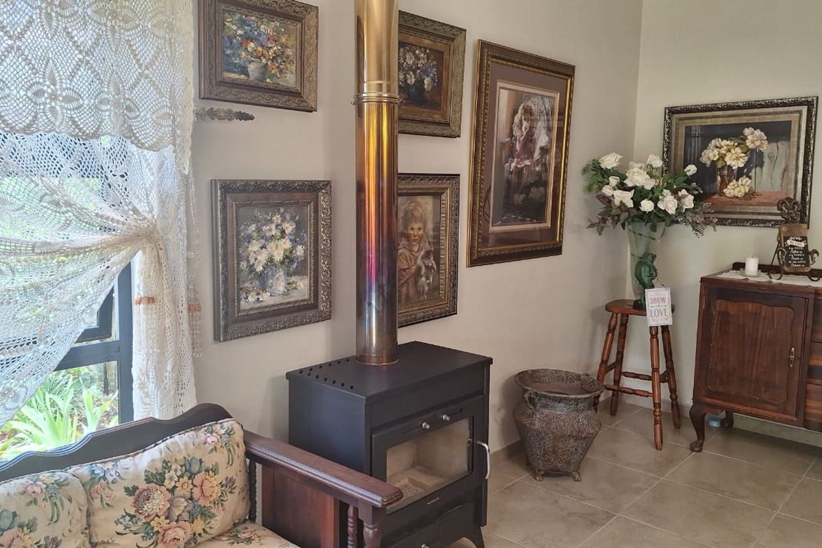 Modern Elegance with Effortless Indoor–Outdoor Living - Photo 4