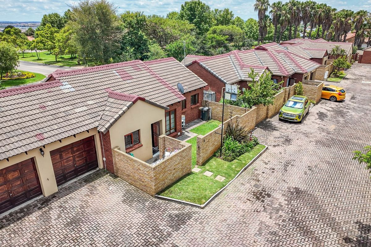 Exquisite Home in a Secure Estate! - Photo 2