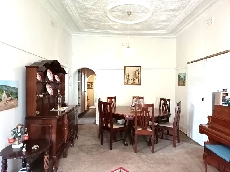 Spacious Corner-Stand Family Home with Pool, Lapa & Excellent Location - Photo 9