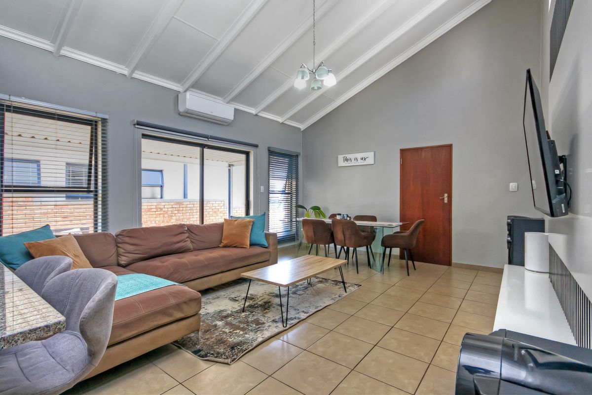 MODERN 3 BEDROOM SINGLE-STOREY GEM - Photo 5