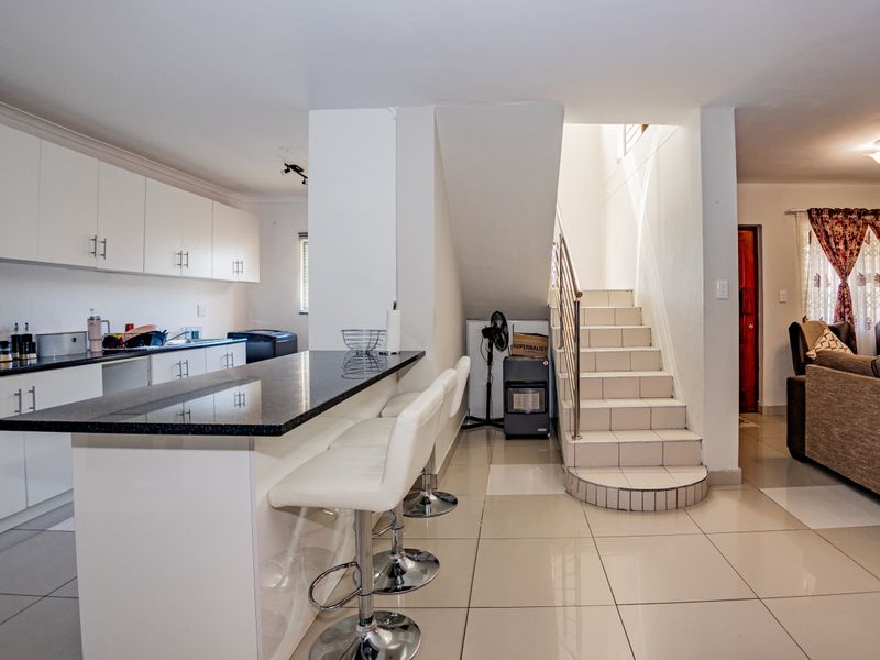 Large Family Residence with Dual Income Potential! - Photo 6