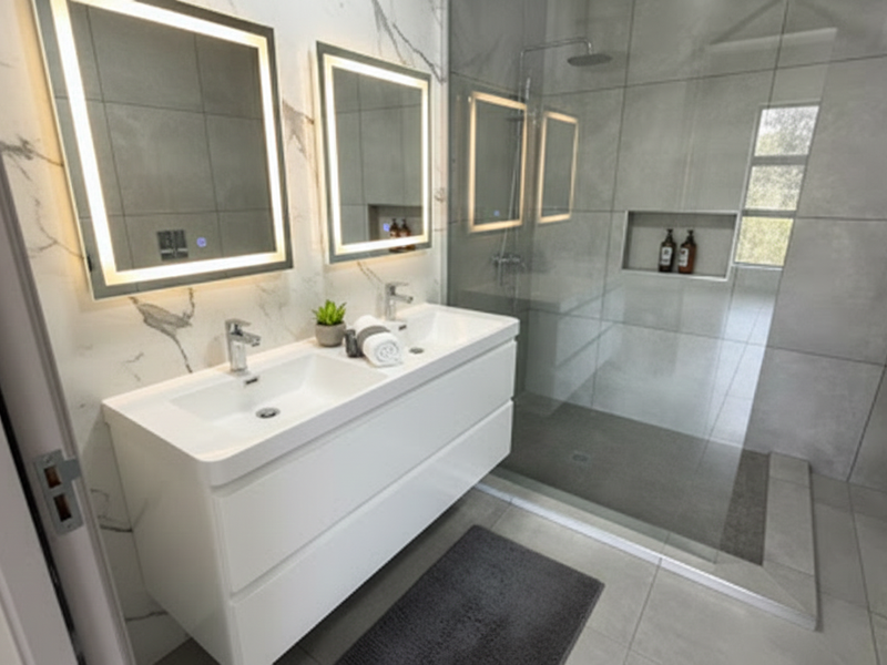 Luxury 3-Bed, 3-Bath Loft – Stunning Views & Prime Investment - Photo 9