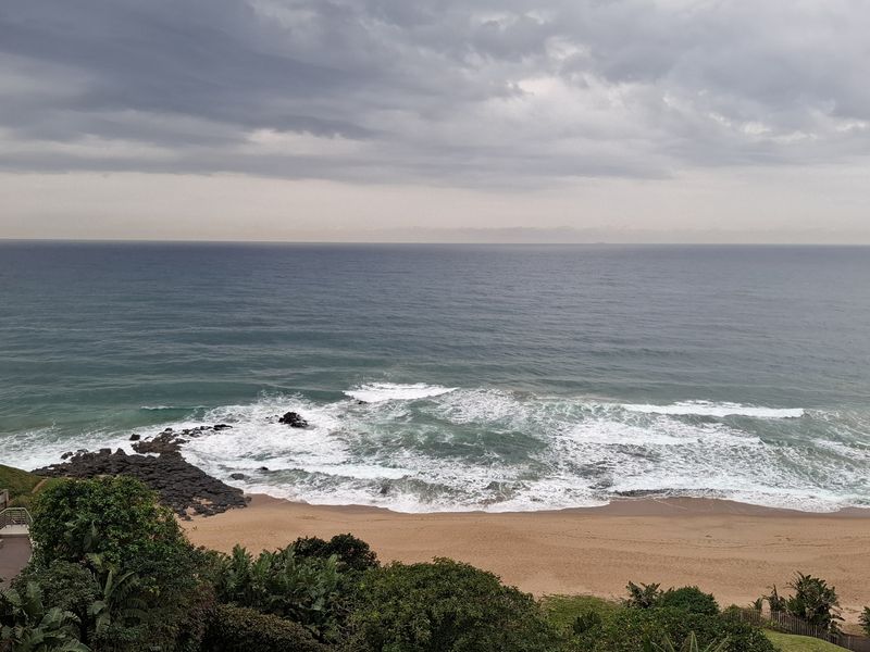 Absolute Beachfront Masterpiece. A Rare Coastal Asset with Unrivalled Potential - Photo 3