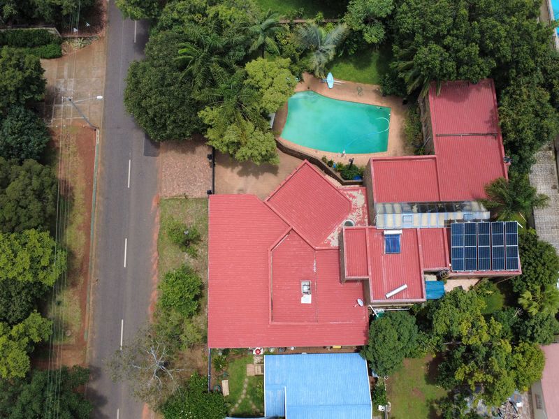 Grand Family Residence with Premium Entertainment Spaces - Photo 2