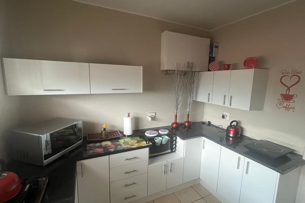 Stylish 1-Bedroom Apartment in Packwood Towers, Lambton - Photo 4