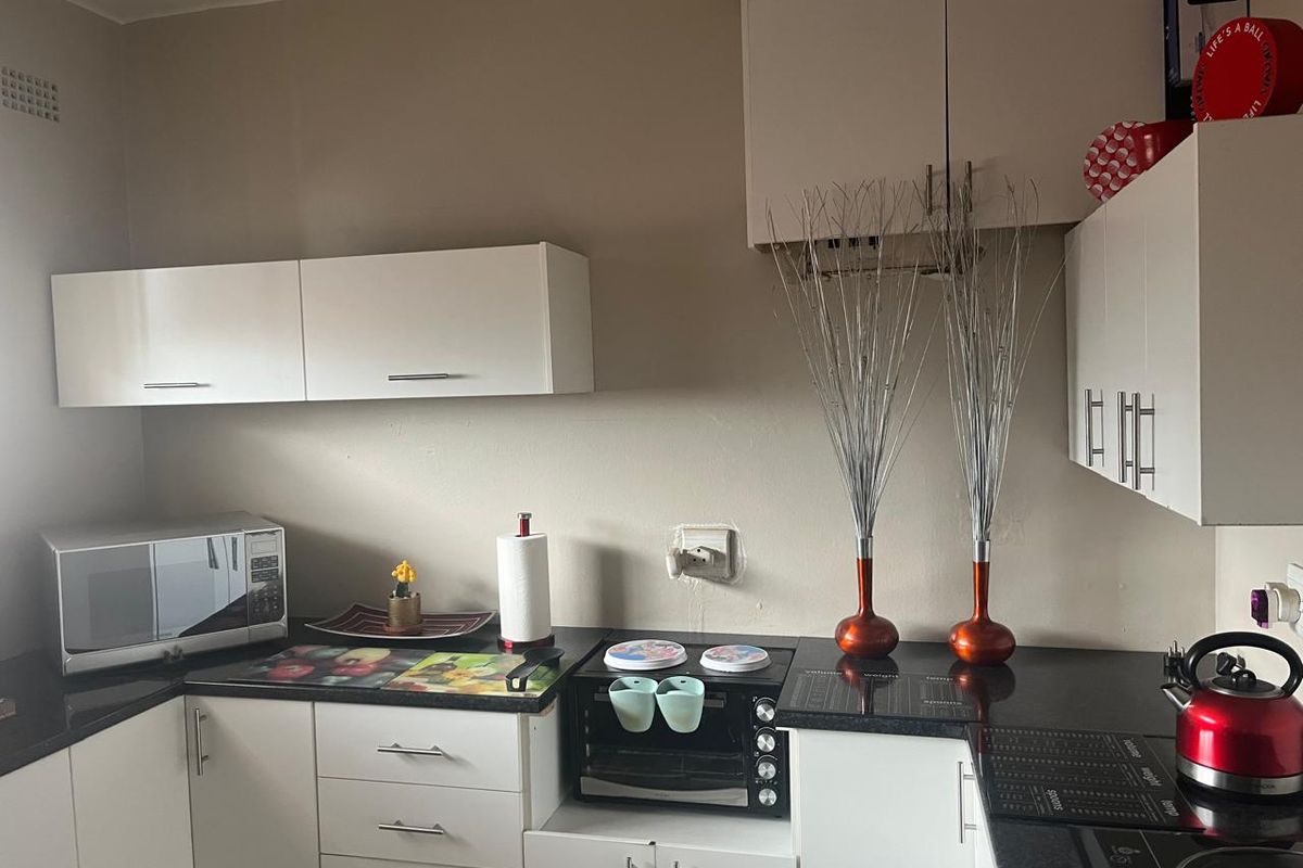 Stylish 1-Bedroom Apartment in Packwood Towers, Lambton - Photo 2