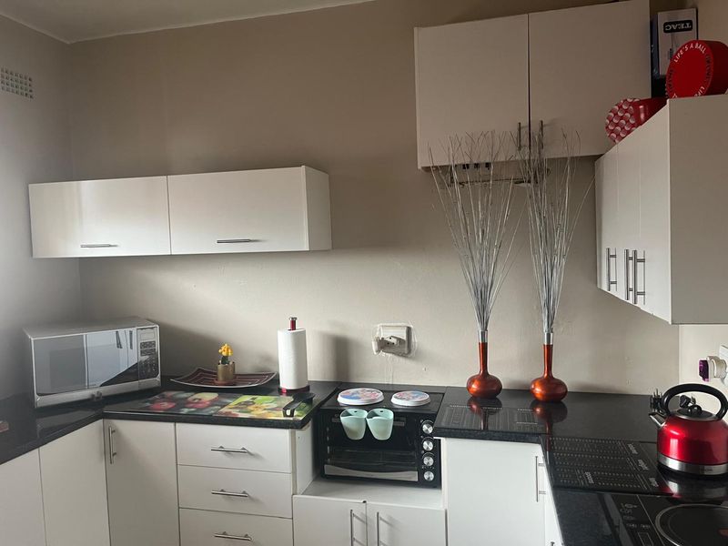 Stylish 1-Bedroom Apartment in Packwood Towers, Lambton - Photo 2