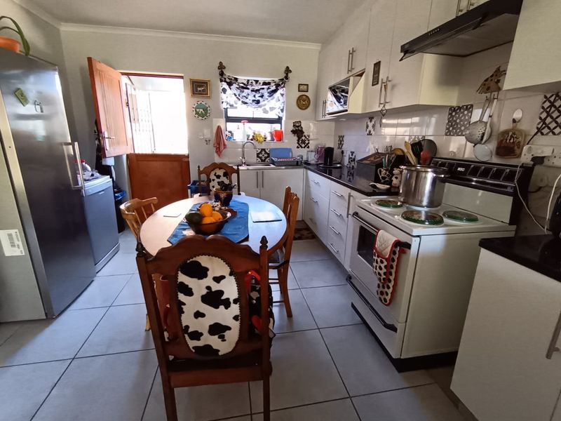 Townhouse For Sale In Mossel Bay - Photo 6