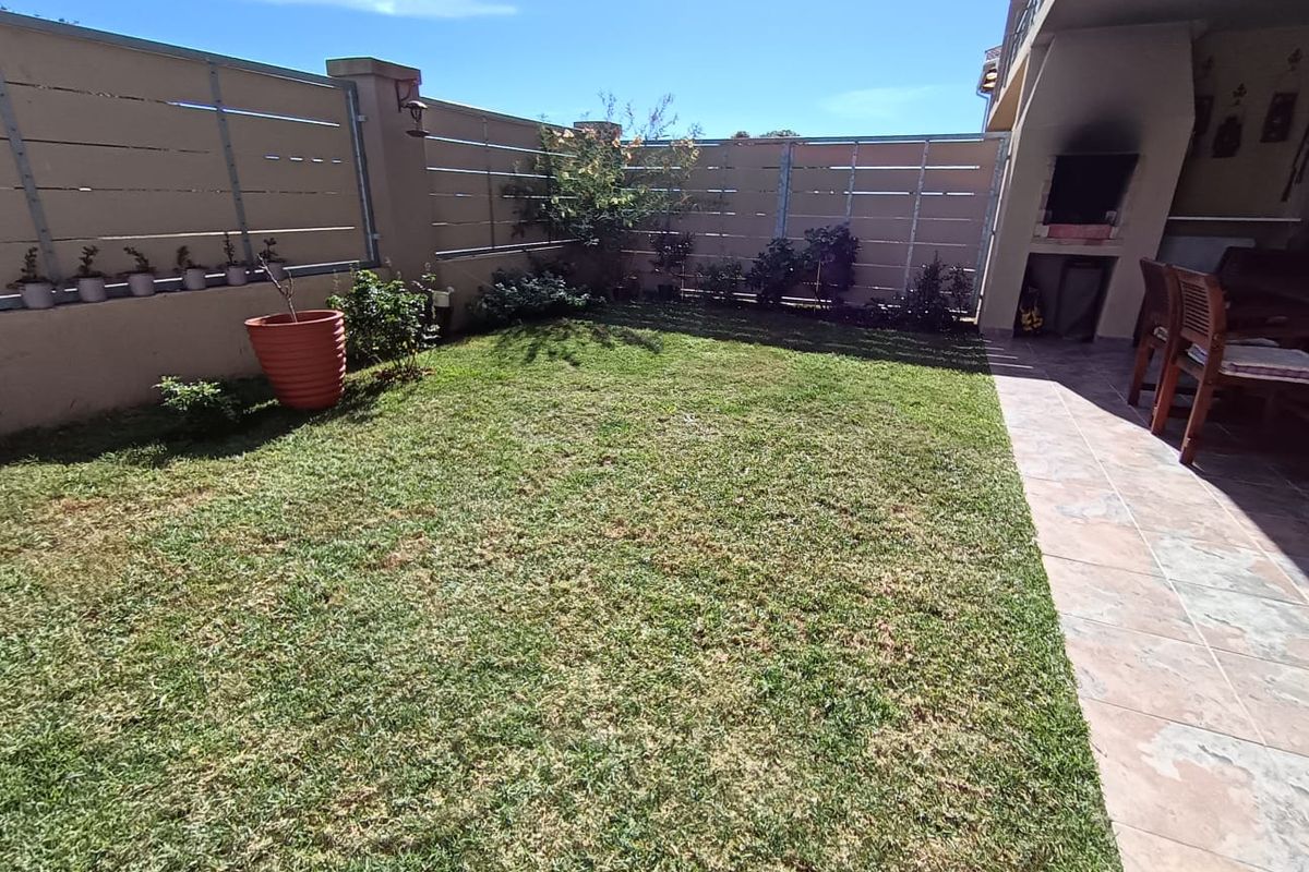 Townhouse For Sale In Mossel Bay - Photo 2