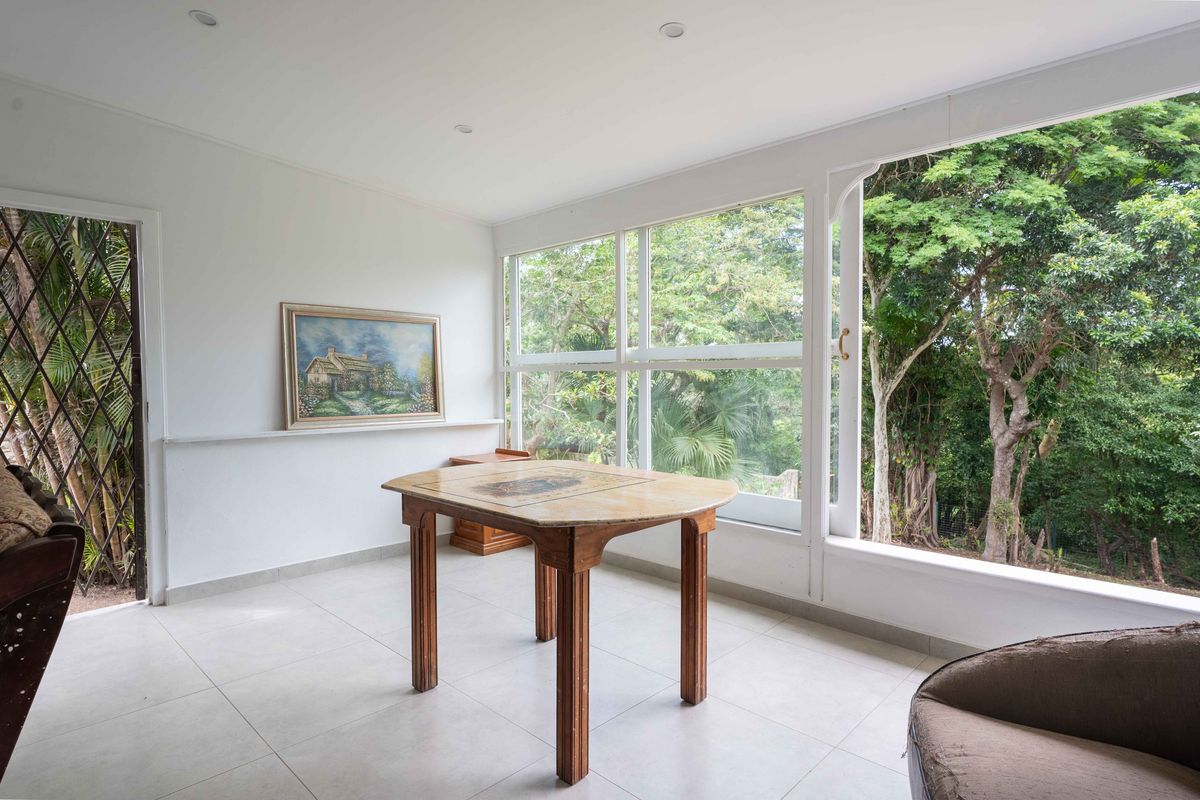 Newly renovated house - Photo 2