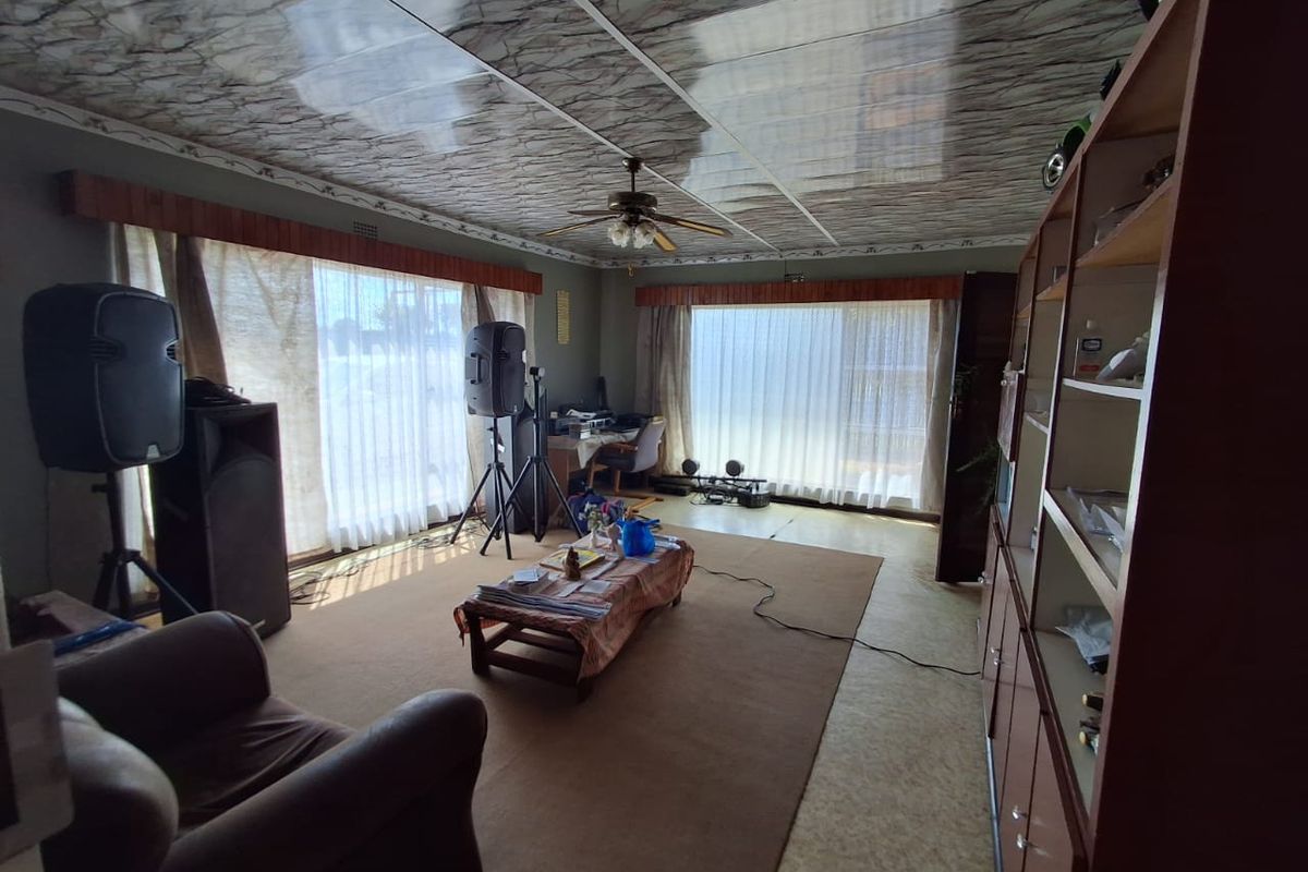 3 Bedroom House for Sale in Rensburg, Heidelberg – R1 150 000 - Photo 3