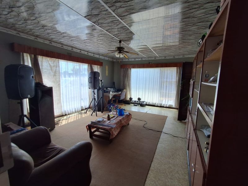 3 Bedroom House for Sale in Rensburg, Heidelberg – R1 150 000 - Photo 3