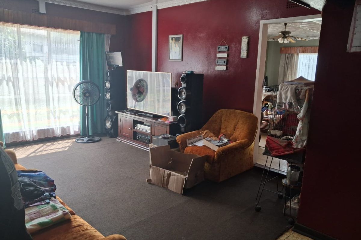 3 Bedroom House for Sale in Rensburg, Heidelberg – R1 150 000 - Photo 4