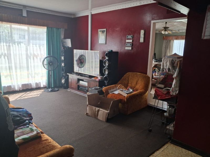 3 Bedroom House for Sale in Rensburg, Heidelberg – R1 150 000 - Photo 4